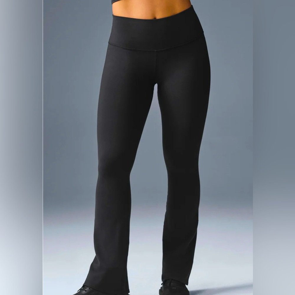 NWT Alo - Airbrush High- Waist Bootcut Leggings